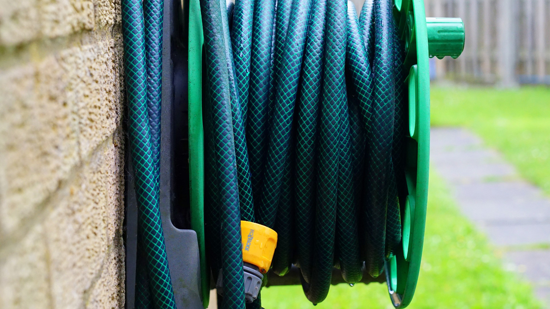 Our Top 5 Hose Reels for Water where You Need It 2024 HowtoHome
